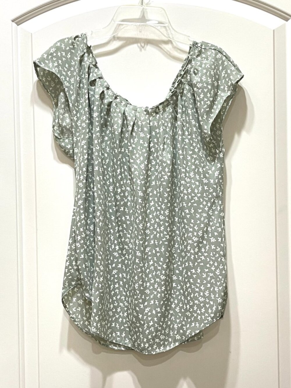 LC Lauren Conrad Blouse Top Pleat Neckline Back Tie Floral Gray White Small
